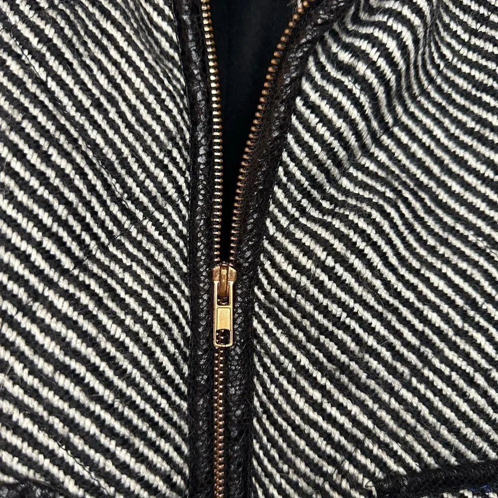 Peach Love California Black and White Vest - Picture 3 of 7
